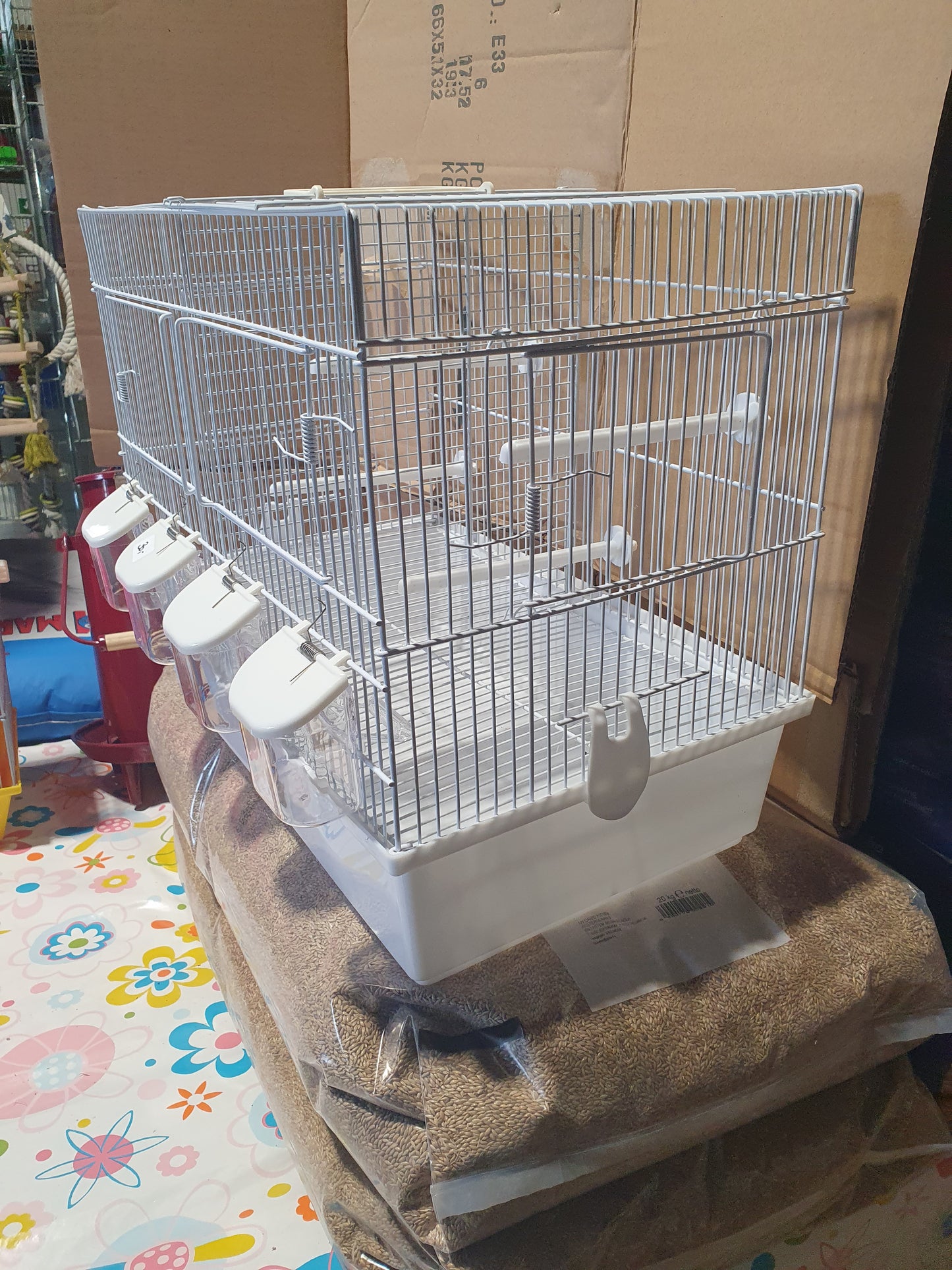Witte broedkooi draadkooi stapelbaar 45cm ( met onderbak )